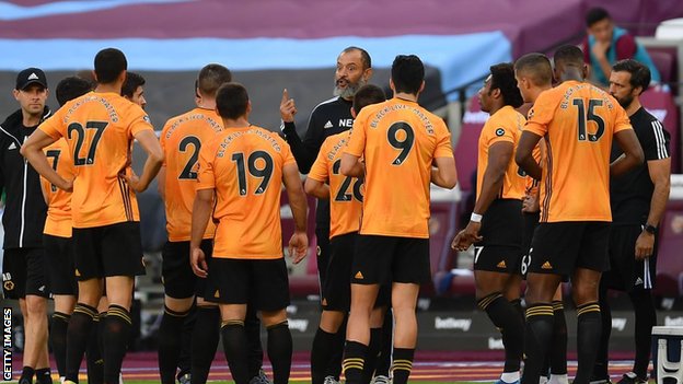 Wolves manager Nuno Espirito Santo talking to his players on the pitch
