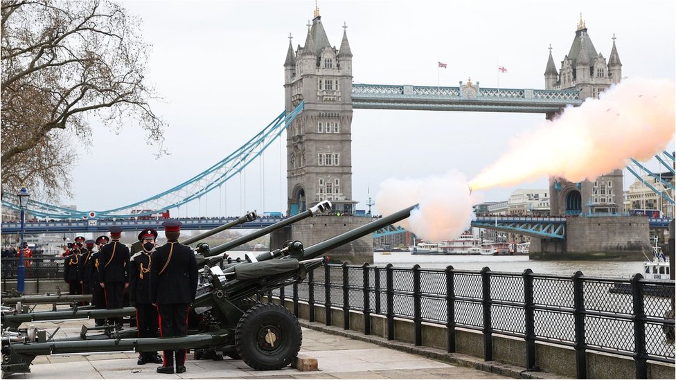 The Honourable Artillery Company fire gun salute for di Tower of London on April 10, 2021 for London, United Kingdom.