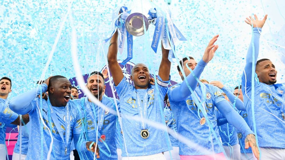 Manchester City lift the Premier League title