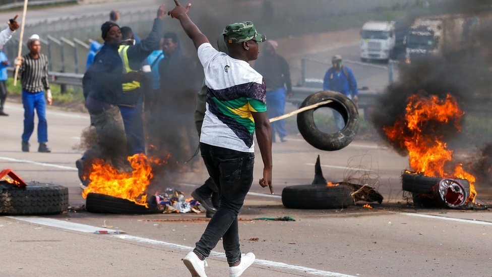 Riots today in Johannesburg: Looting for South Africa as Jacob Zuma appeal jail sentence