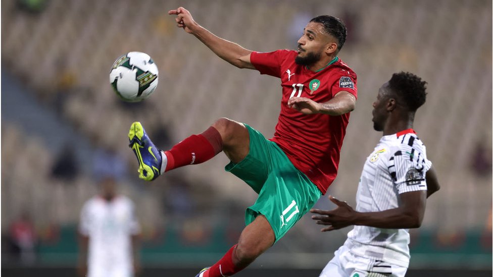 Morocco forward Sofiane Boufal dey control ball