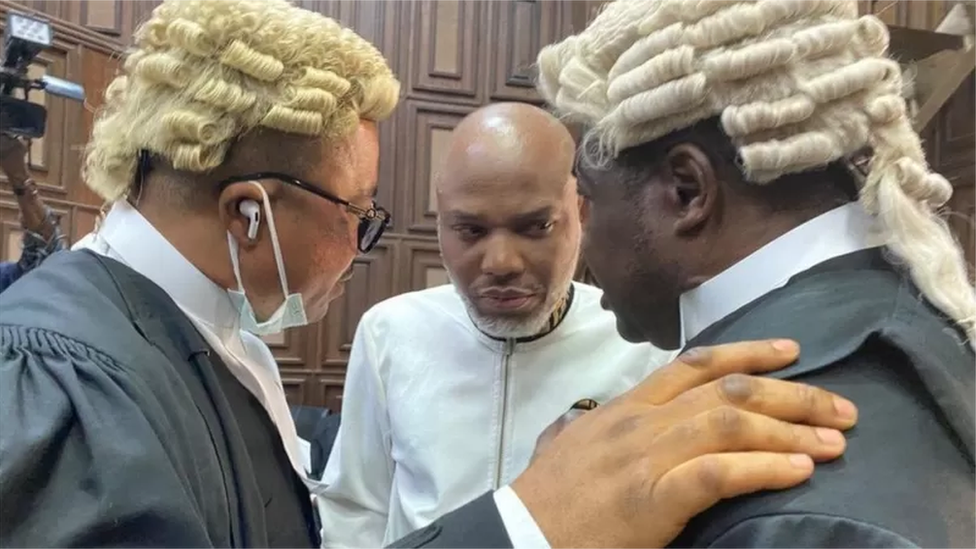 Ipob leader Nnamdi Kanu for one of im outing for court