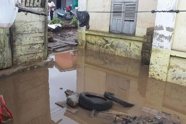 ‘De flood destroy our house’ – Ghanaians bore over heavy rains