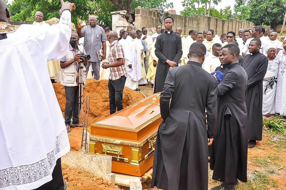 Burial of catholic priest Borogo