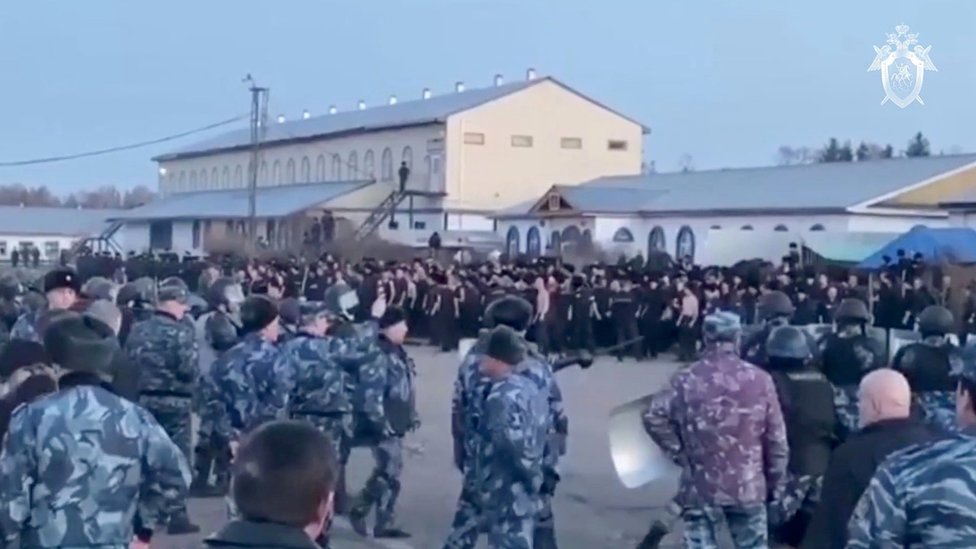 Picture wey dem take from video wey Investigative Committee of Russia release show prisoners as dem dey stand with guards