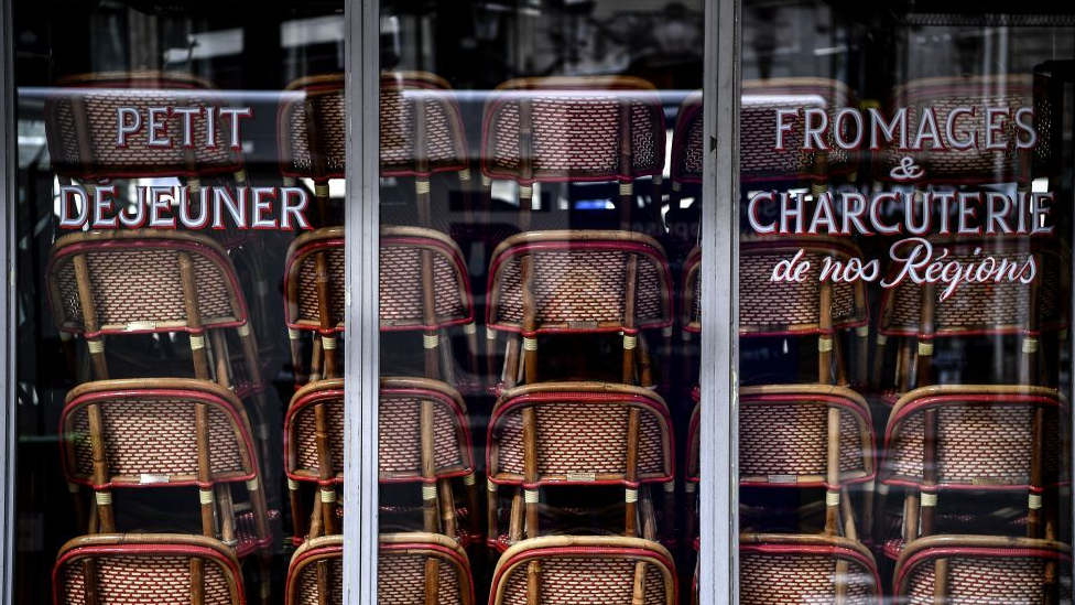 Closed restaurant in Paris