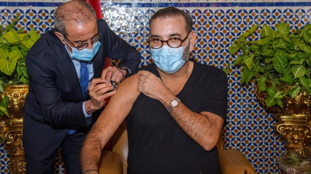 King Mohammed VI dey collect vaccine