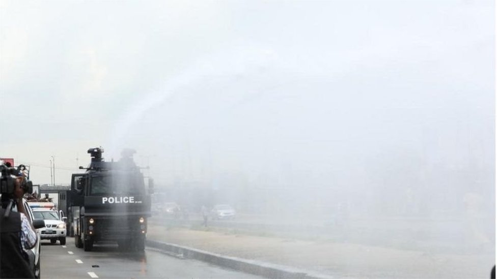 Police dey use water canon on protesters