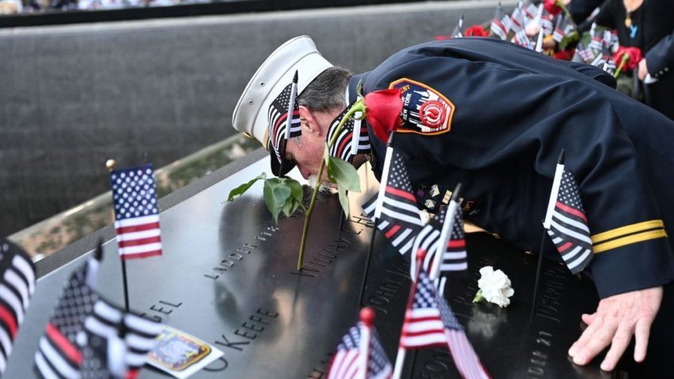 World Trade Centre twin towers: US remember 9/11 attacks in tears - See fotos