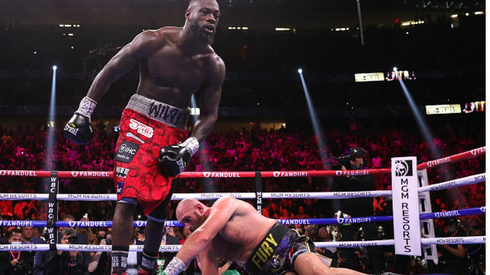 Deontay knock down Fury during dia fight