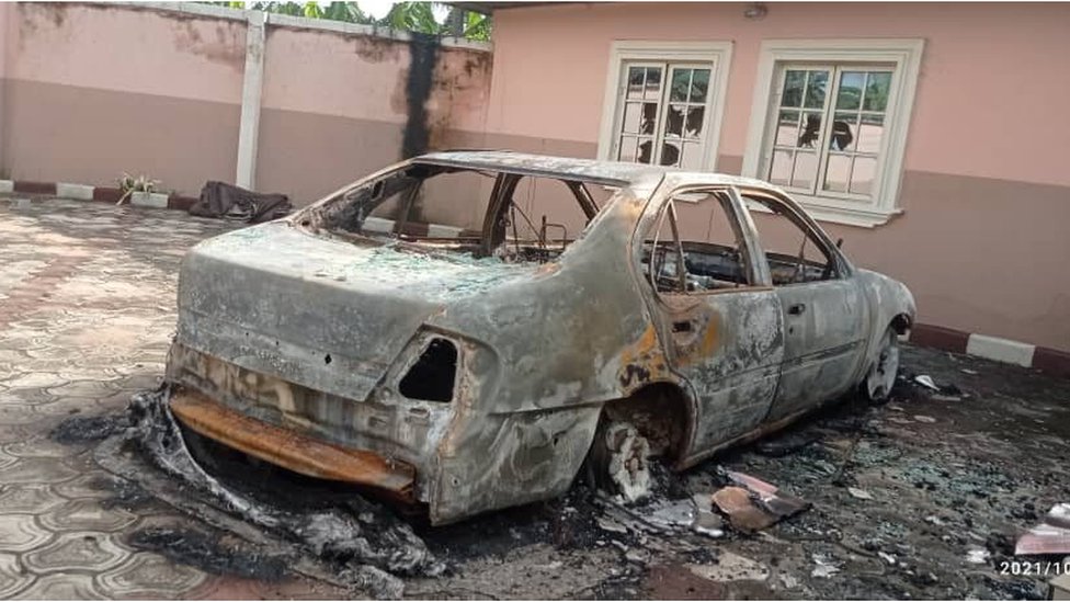 Burnt car for Izombe on Tuesday wen we visit