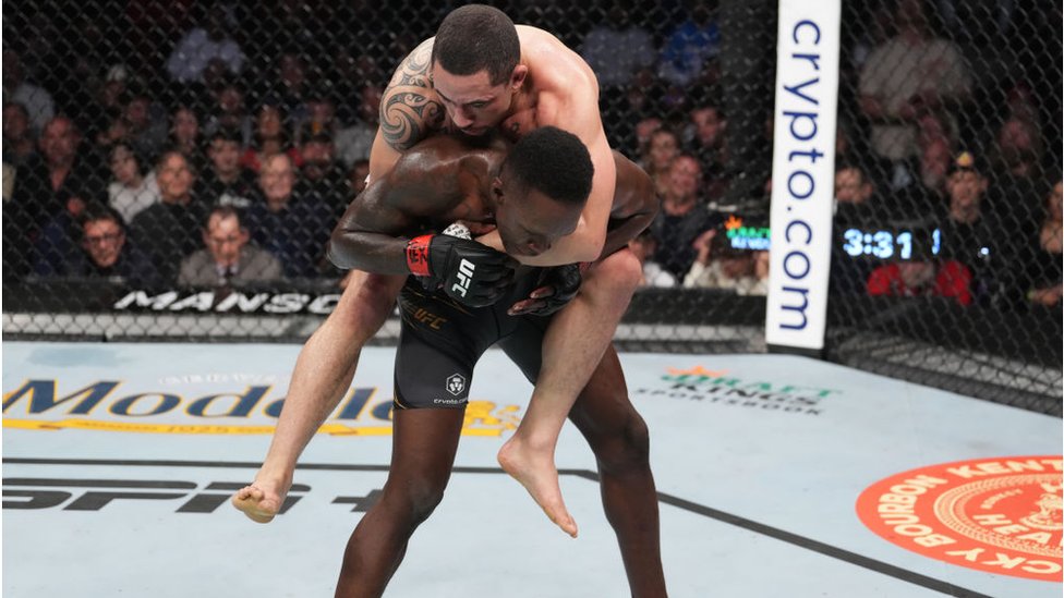 Adesanya and Whittaker during dia fight