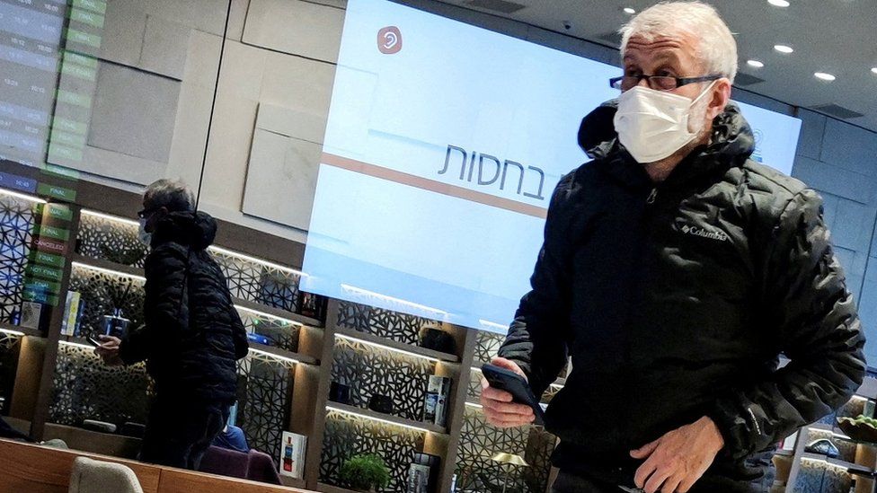 Camera capture Abramovich Tel Aviv airport on 14 March, ten days afta di alleged poisoning