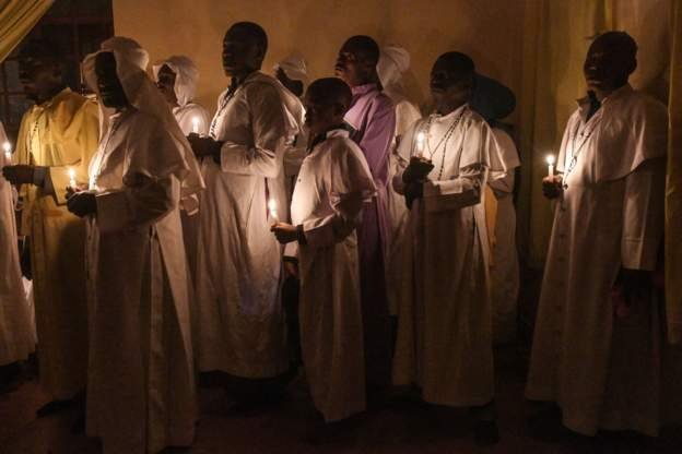 Happy Easter message 2022: Fotos of Christians celebrating Easter around di world