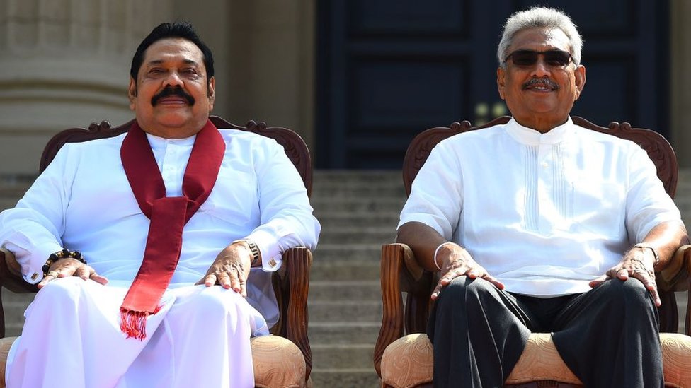 Sri Lanka new President Gotabaya Rajapaksa (R) and om Prime Minister brother Mahinda Rajapaksa, pose for group photograph afta di ministerial swearing-in ceremony for Colombo on November 22, 2019.