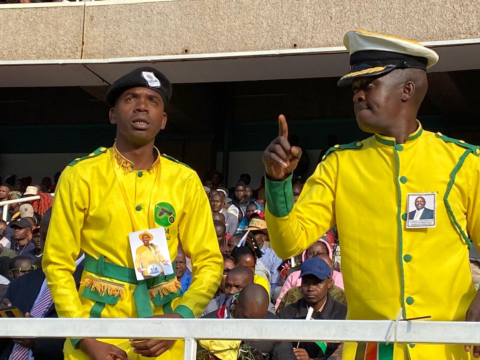 Pipo wear yellow, di colour wey pipo take sabi Ruto campaign.