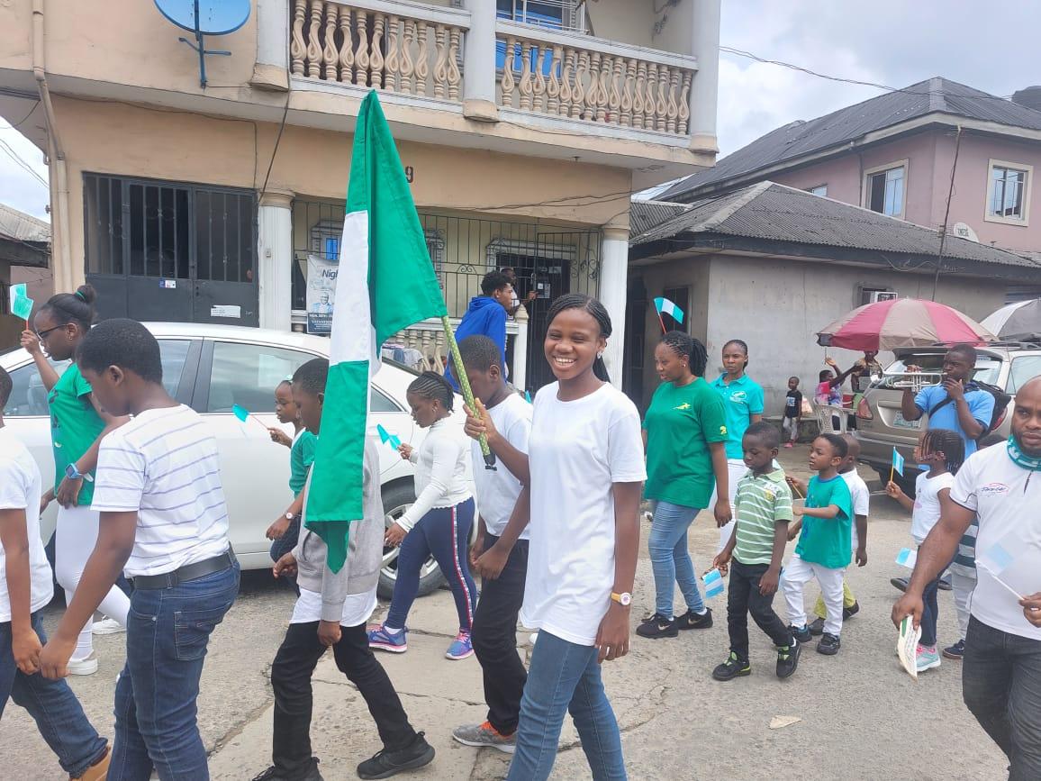 School children with Nigerian flag