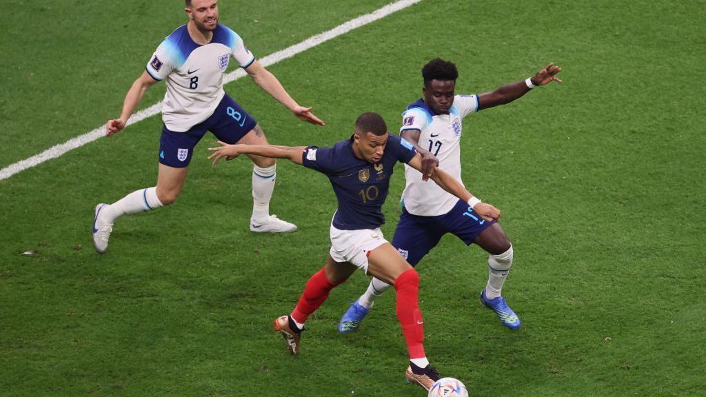 England players dey try stop Mbappe