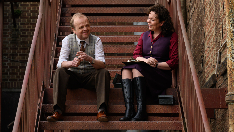 Toby Jones and Olivia Colman in Empire of Light