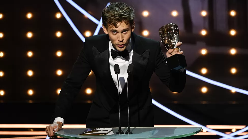 Austin Butler, wey play di titular role for Elvis, thank di Presley family for im acceptance speech