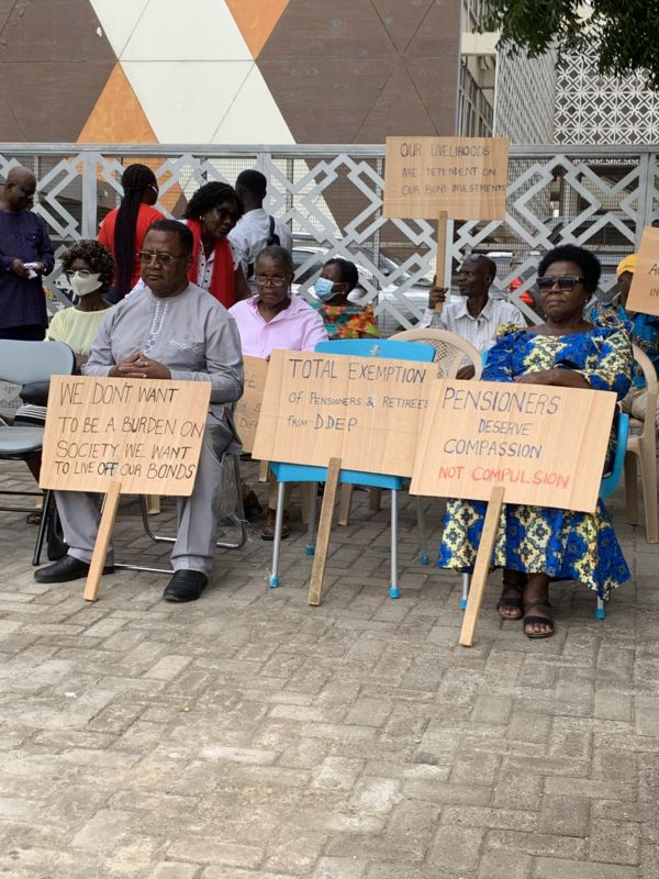 Pensioners picket for Finance Ministry for 10 days 