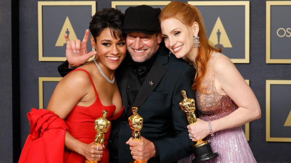 Ariana DeBose, Troy Kotsur and Jessica Chastain for di Oscars 2022