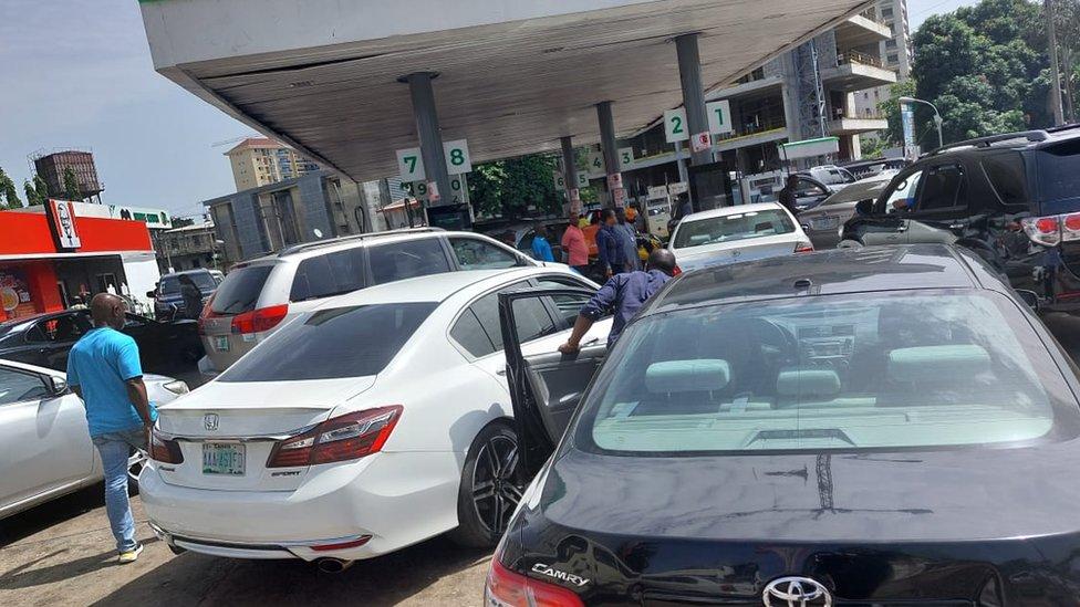 Cars queue for NNPC