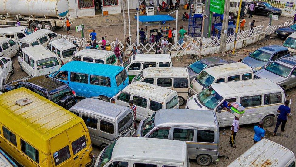 Plenty cars queue for filling stations for Lagos state