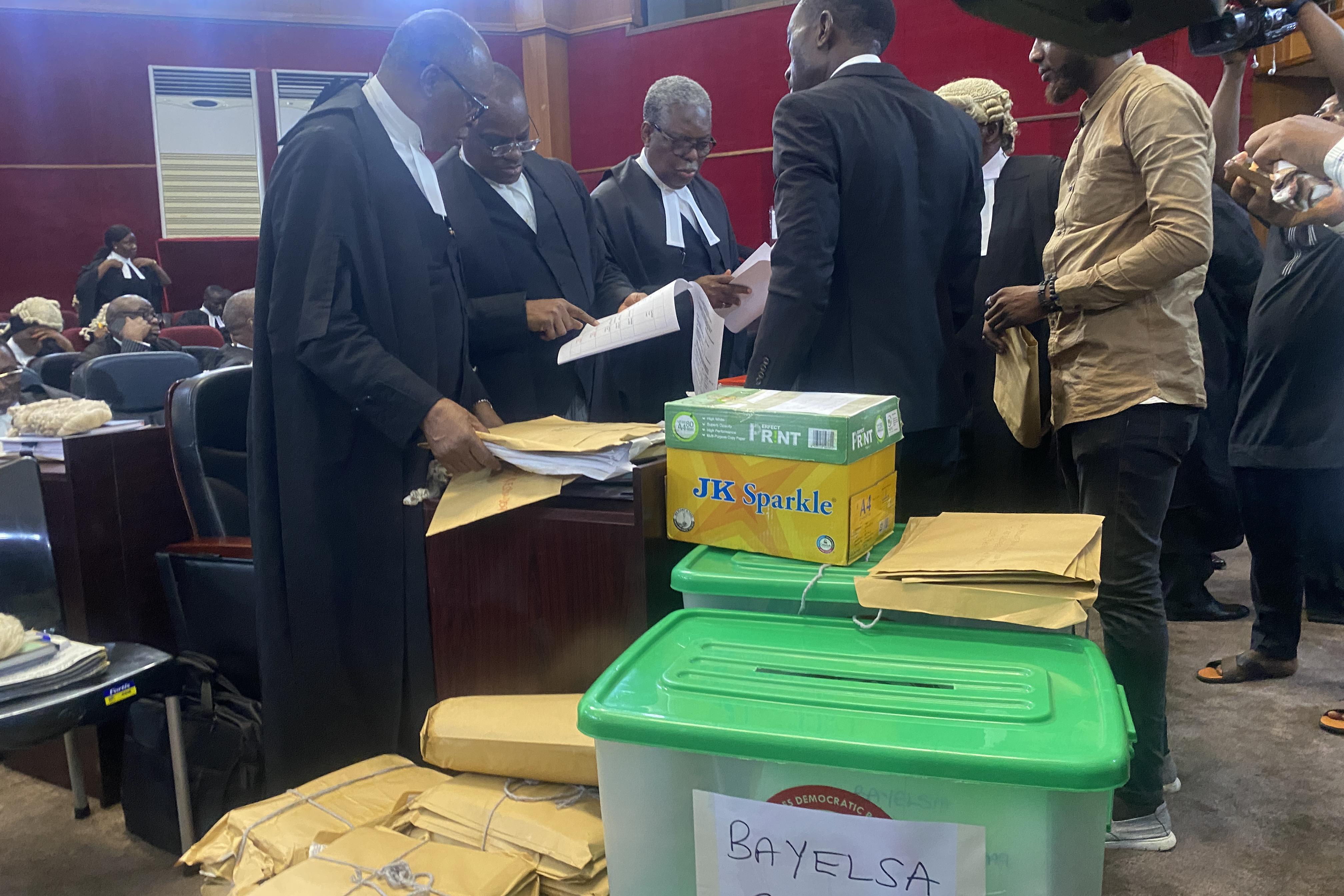 PDP counsels for court wit plenti plastic boxes and big big envelopes wit di evidence