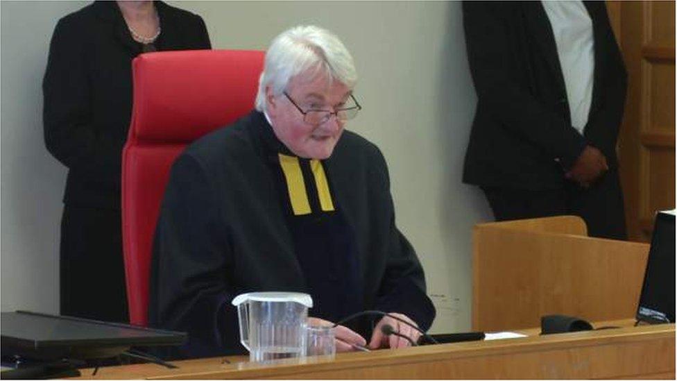 Lord Burnett, di Lord Chief Justice, dey give di ruling
