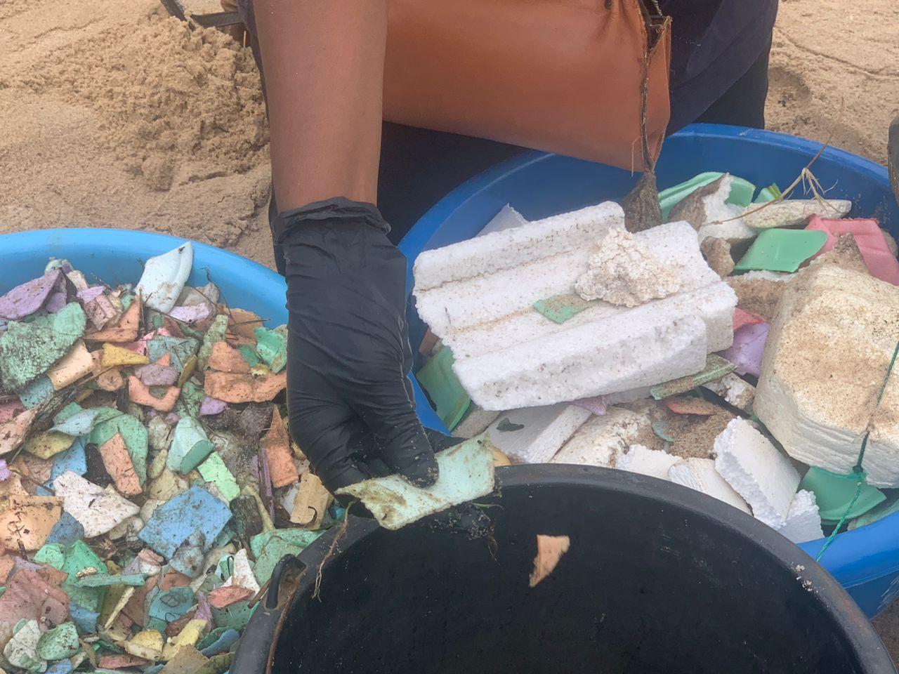 Plastics and styrofoams dem pick for Lagos beach