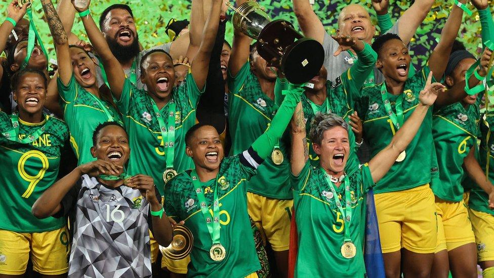 South Africa winning  team hold di Women Afruca Cup of Nations trophy