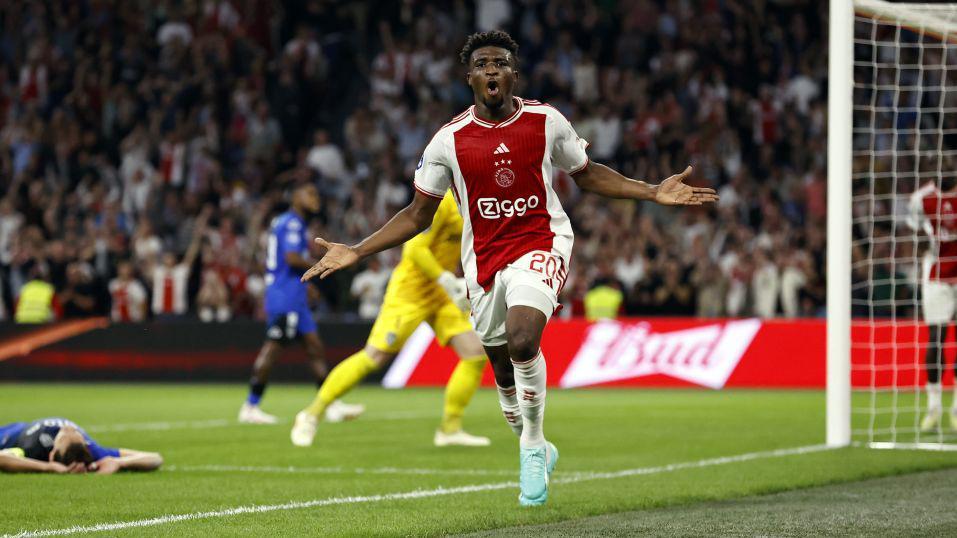  Mohammed Kudus score for Ajax celebrates during di Dutch premier league 