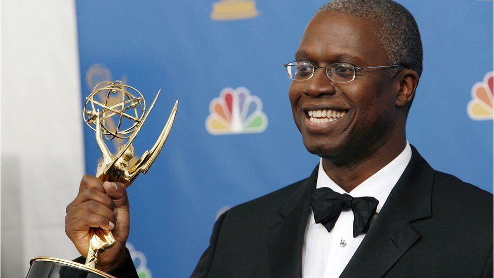 Andre Braugher pose afta e win Emmy