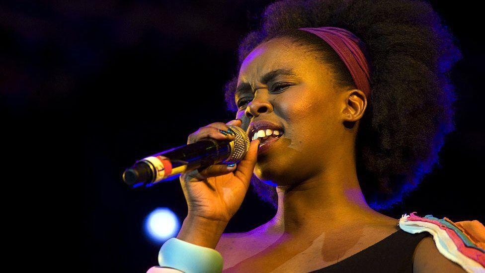 South African singer and songwriter, Zahara, dey perform for di Cape Town International Jazz Festival on March 31, 2012, for Cape Town. 