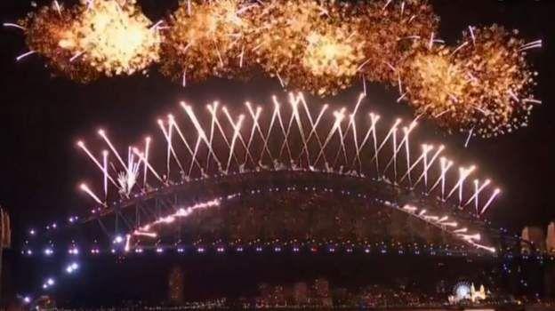 Fireworks as New Zealand welcome di new year