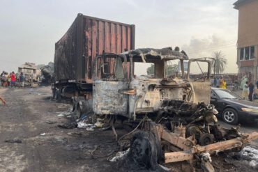 Pregnant woman, daughter die for fire wey burn over 60 cars for Rivers – Survivor tok