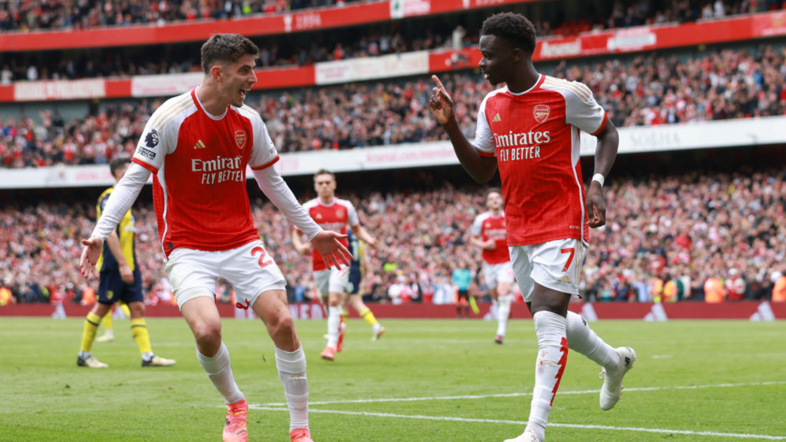 Arsenal players dey celebrate a goal for dia last match
