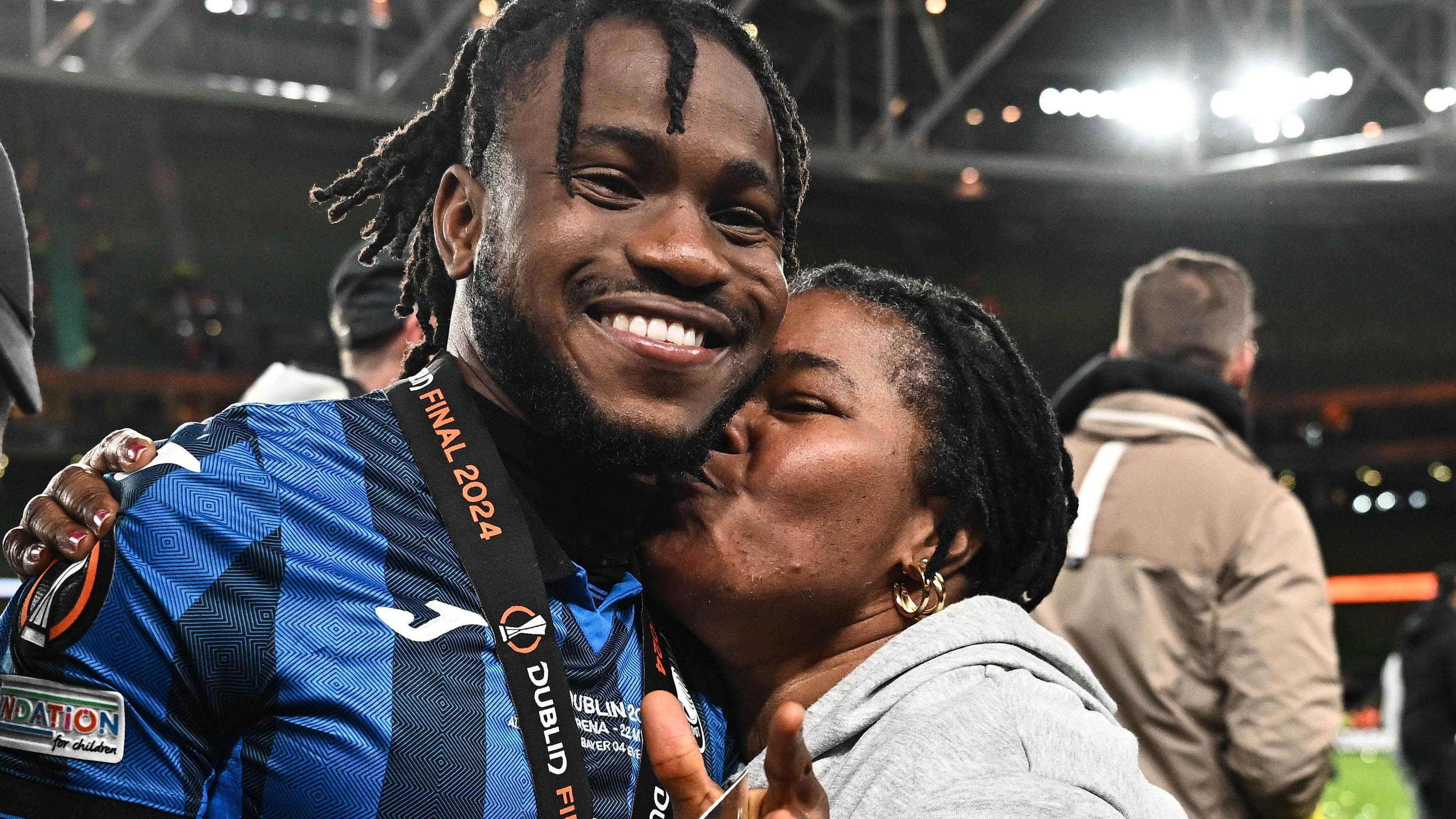Ademola Lookman celebrates with his family after winning the Europa League title with Atalanta