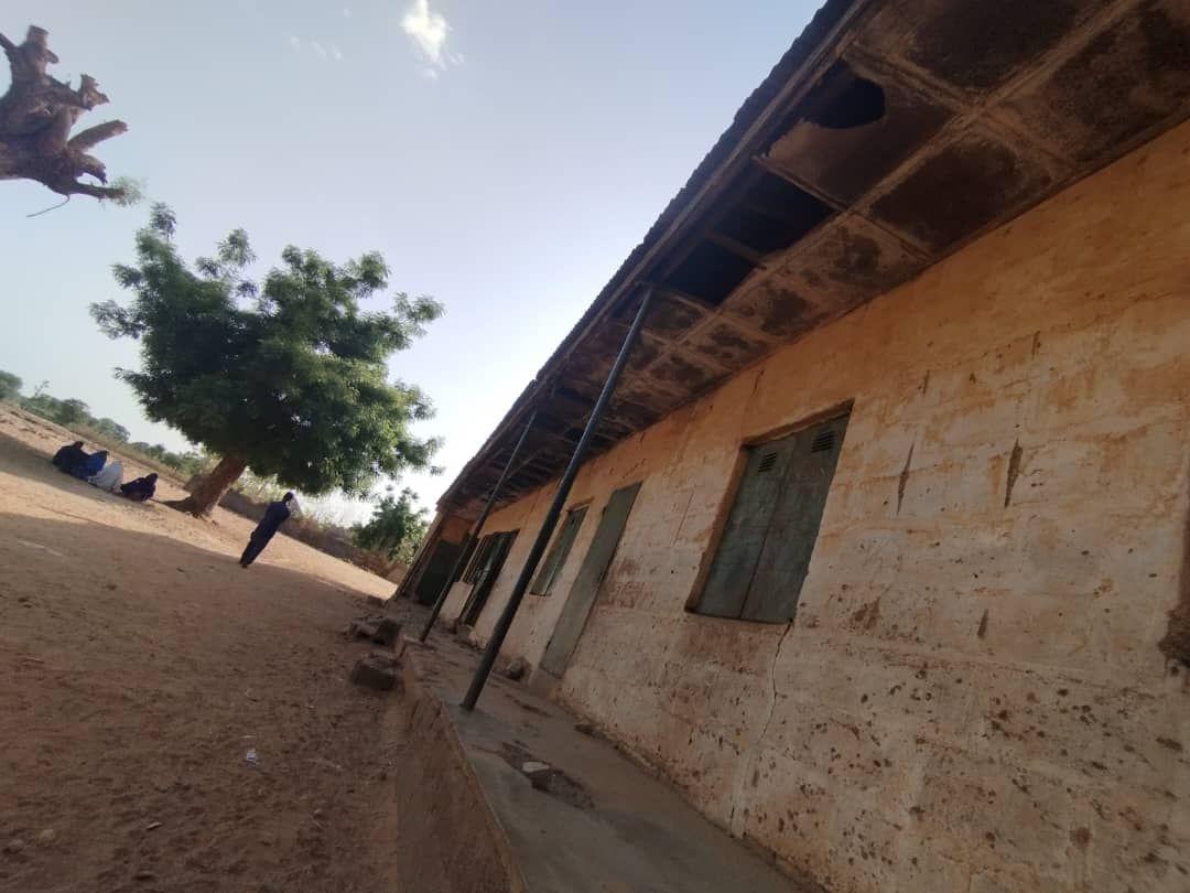 Foto of Kano school wia student dey face tough condition to learn