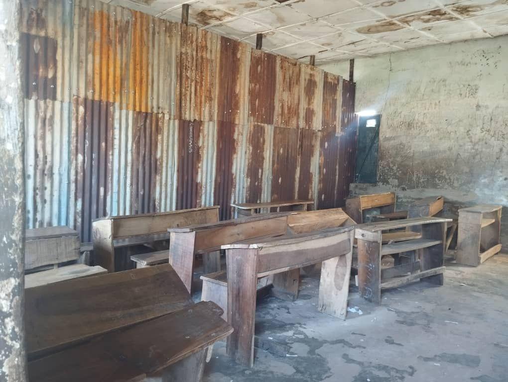 Foto of Kano school wia student dey face tough condition to learn