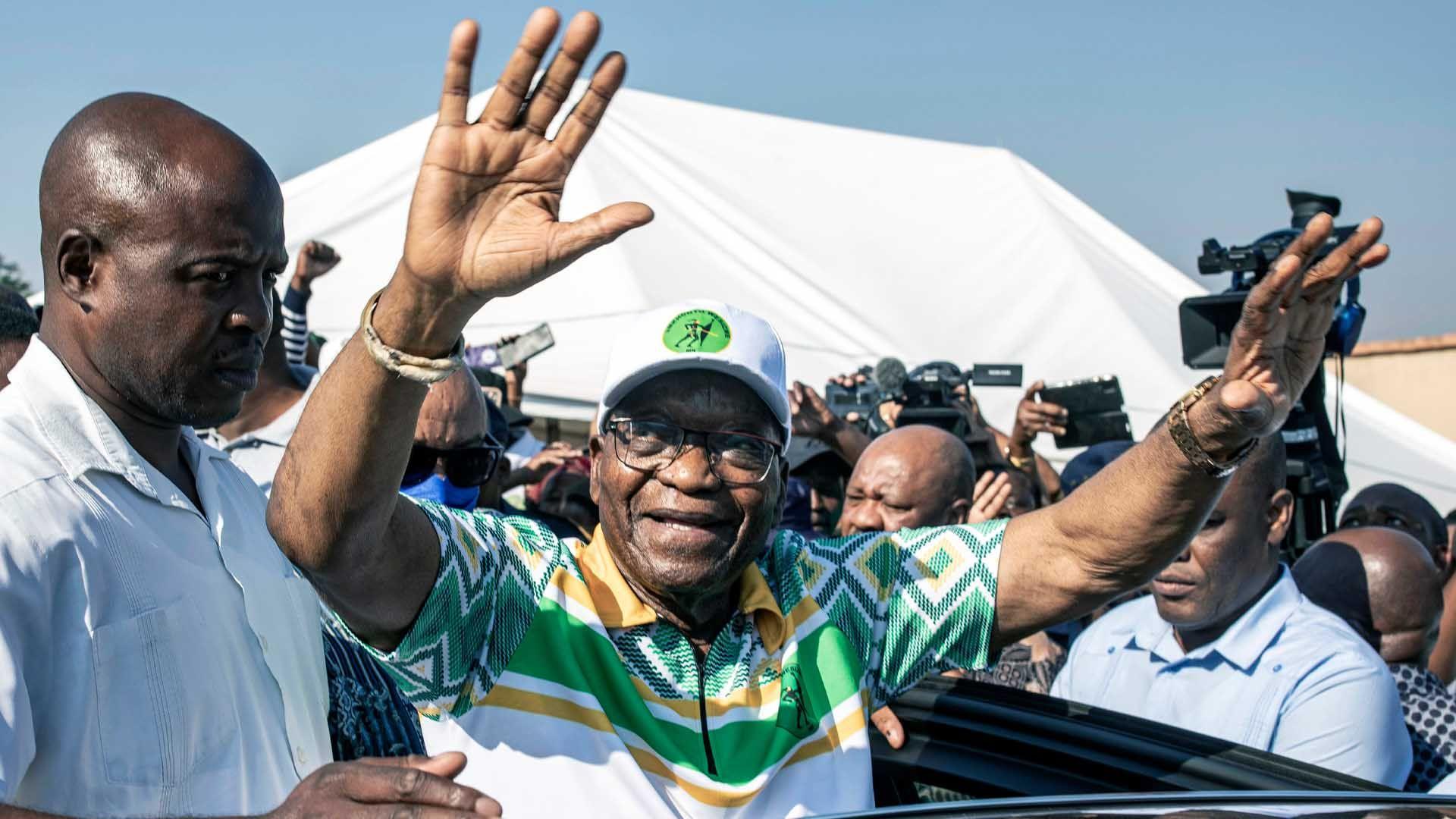 Former President Jacob Zuma greet supporters afta e vote for di Ntolwane Primary School voting station on May 29, 2024 for Nkandla, for rural KwaZulu-Natal, South Africa. 