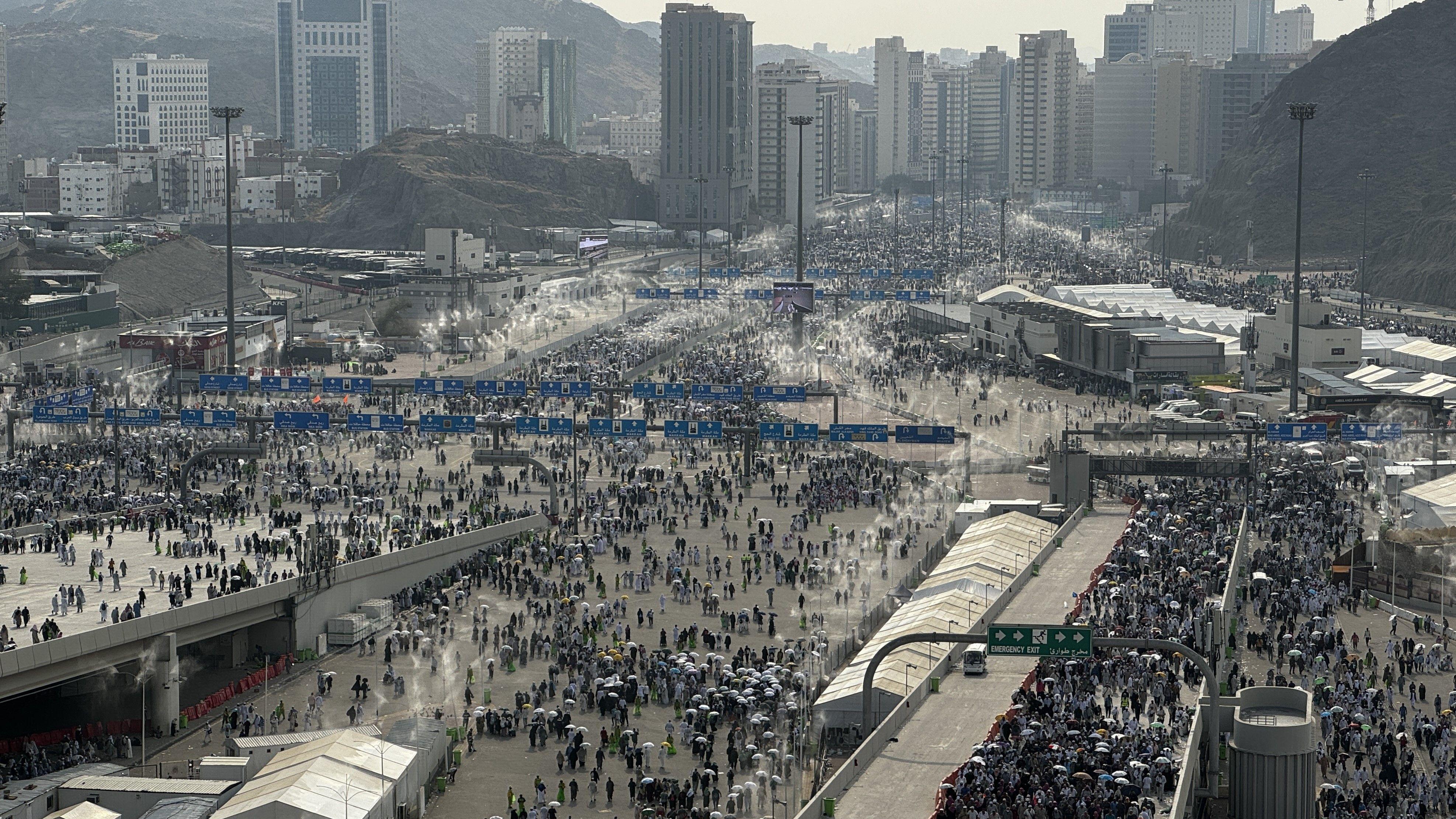 Pilgrims travel to holy sites for Mecca Hajj 2024
