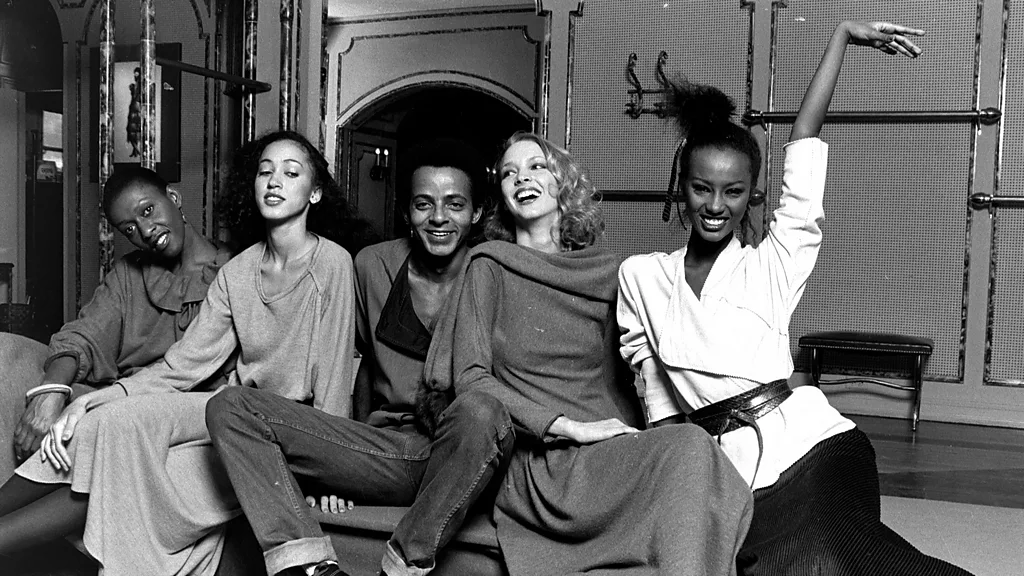 Bethann Hardison, Karen Bjornson, Alva Chinn and Iman pose wit designer Stephen Burrows