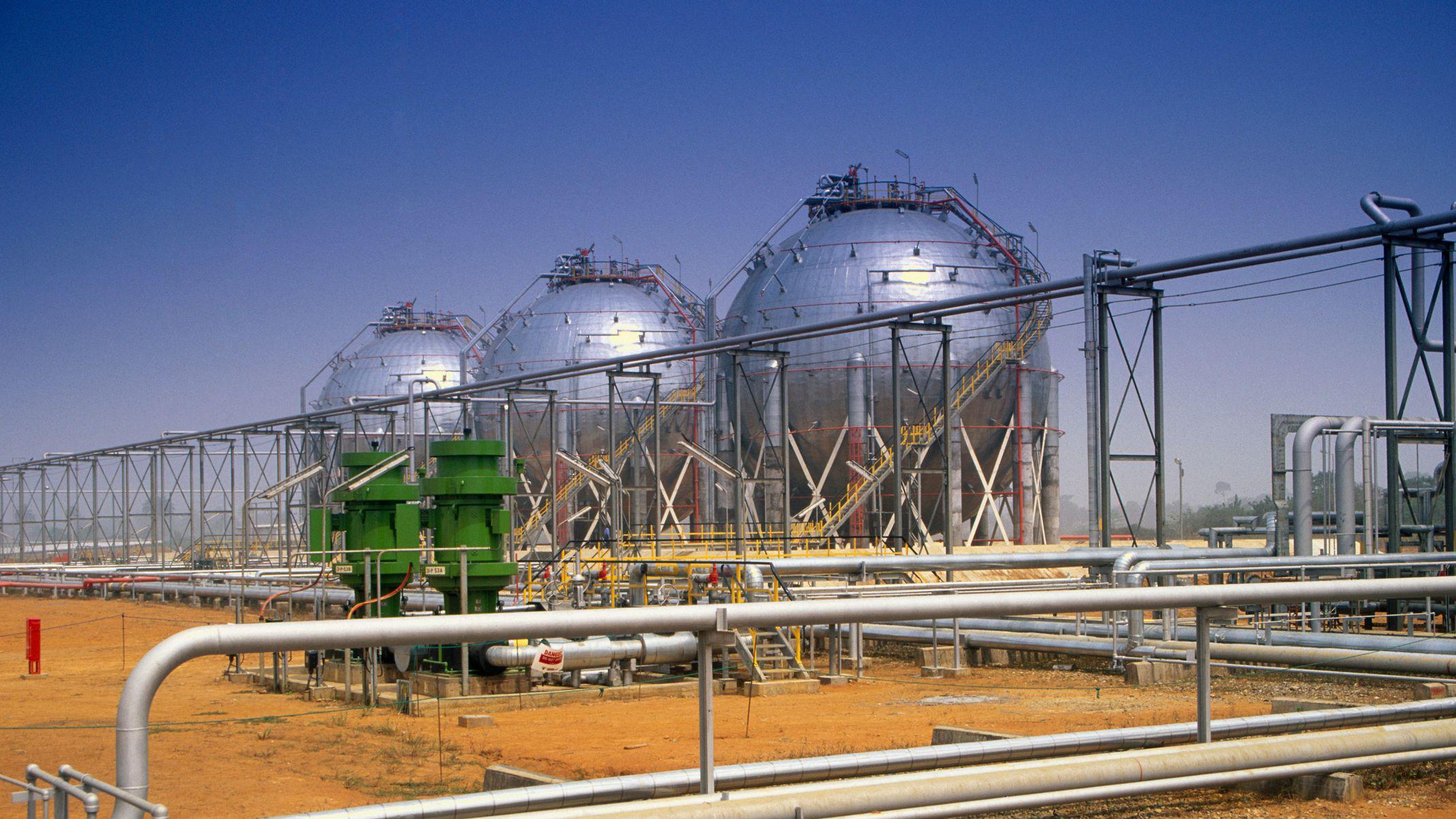 Oil storage tank with feed pipes wey lead to power station boilers