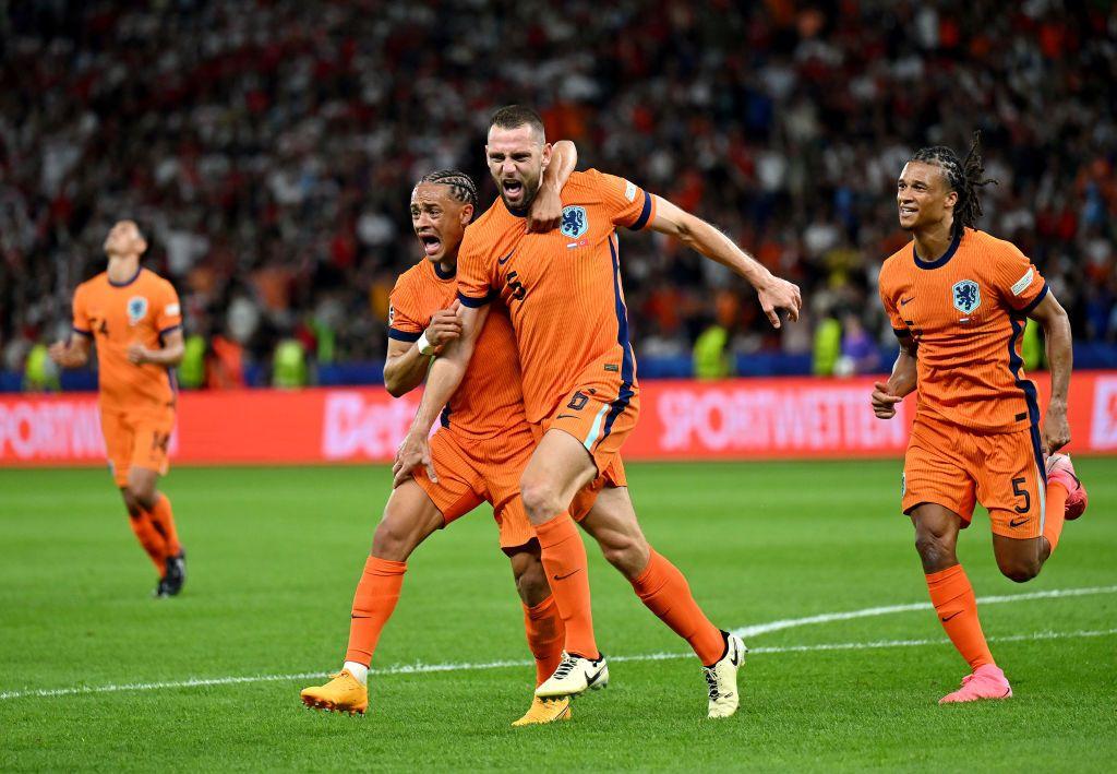 De Vrij celebrate