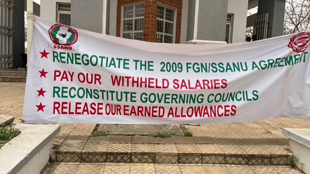 A banner wey dey show di demands of Ssan and Nasu from di Nigeria goment