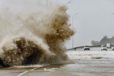 China sound highest-level disaster afta heavy rainfall cause heavy oil spill