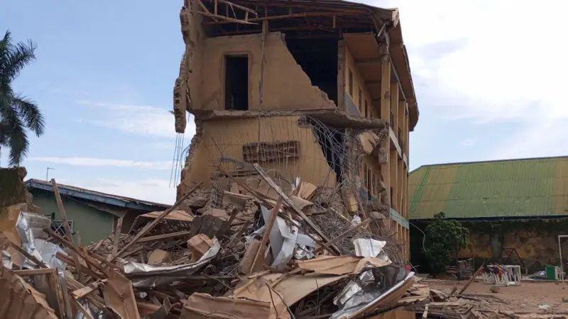 Remains of di school wey collapse for Jos, north central Nigeria