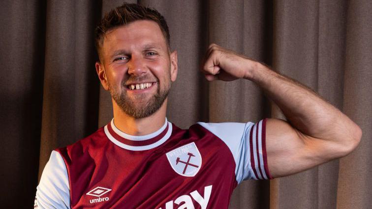 Niclas Fullkrug poses during a West Ham photoshoot